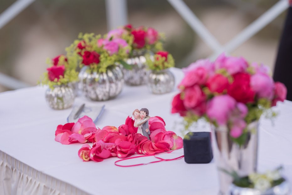 Hochzeitsdekoration mit Rosen im Strandhotel Fischland