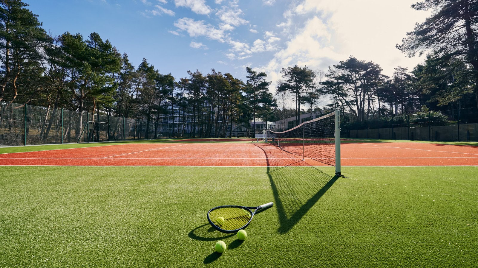 Outdoor-Tennisplätze im Strandhotel Fischland