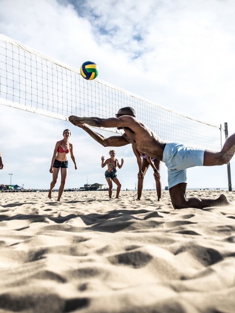 Beachvolleyball im Strandhotel Fischland