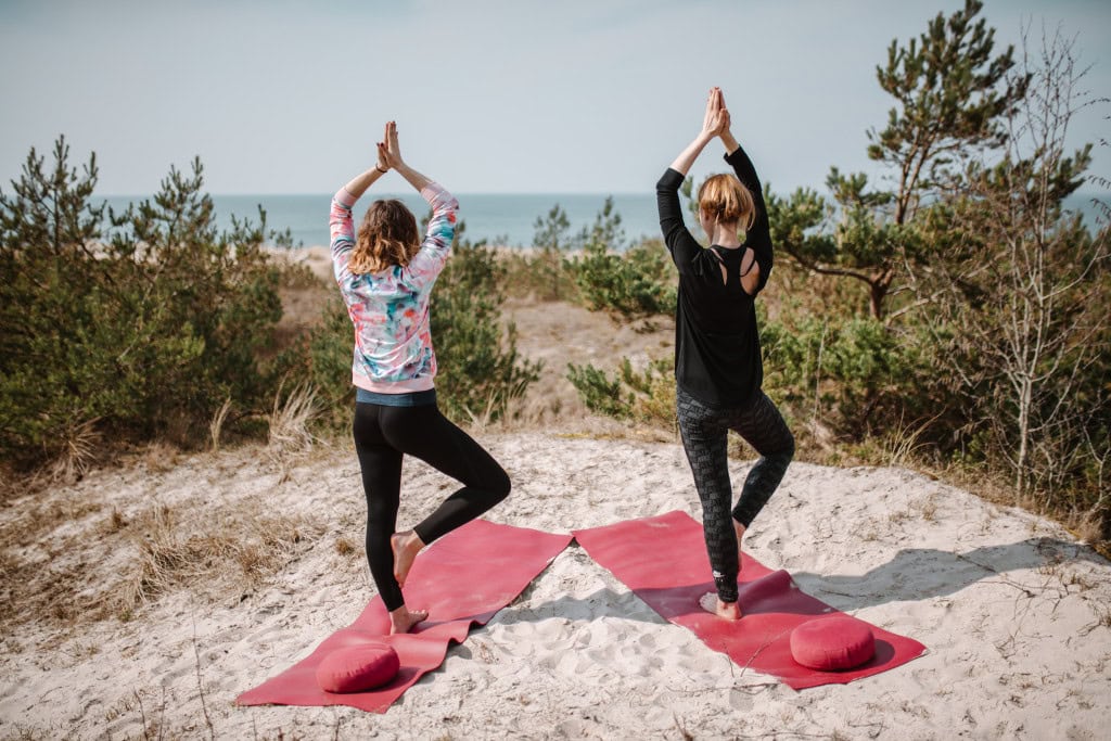 private Yogastunde in den Dünen des Strandhotel Fischlands