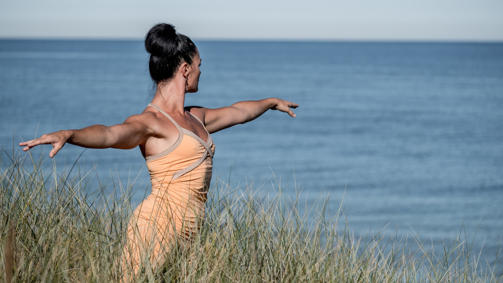 Yogalehrerin des Strandhotel Fischlands in den Dünen