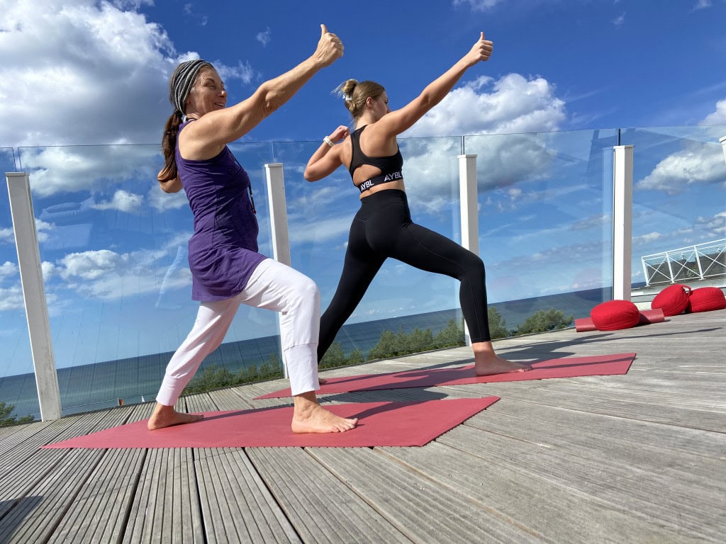 Yoga auf der Dachterrasse im Strandhotel Fischland