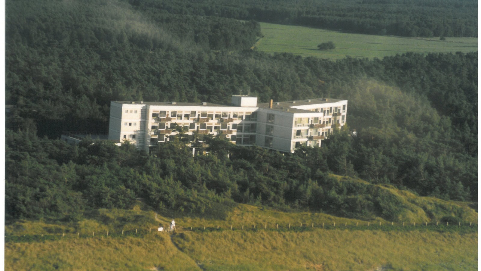 ehemalige Außenansicht des Strandhotel Fischlands