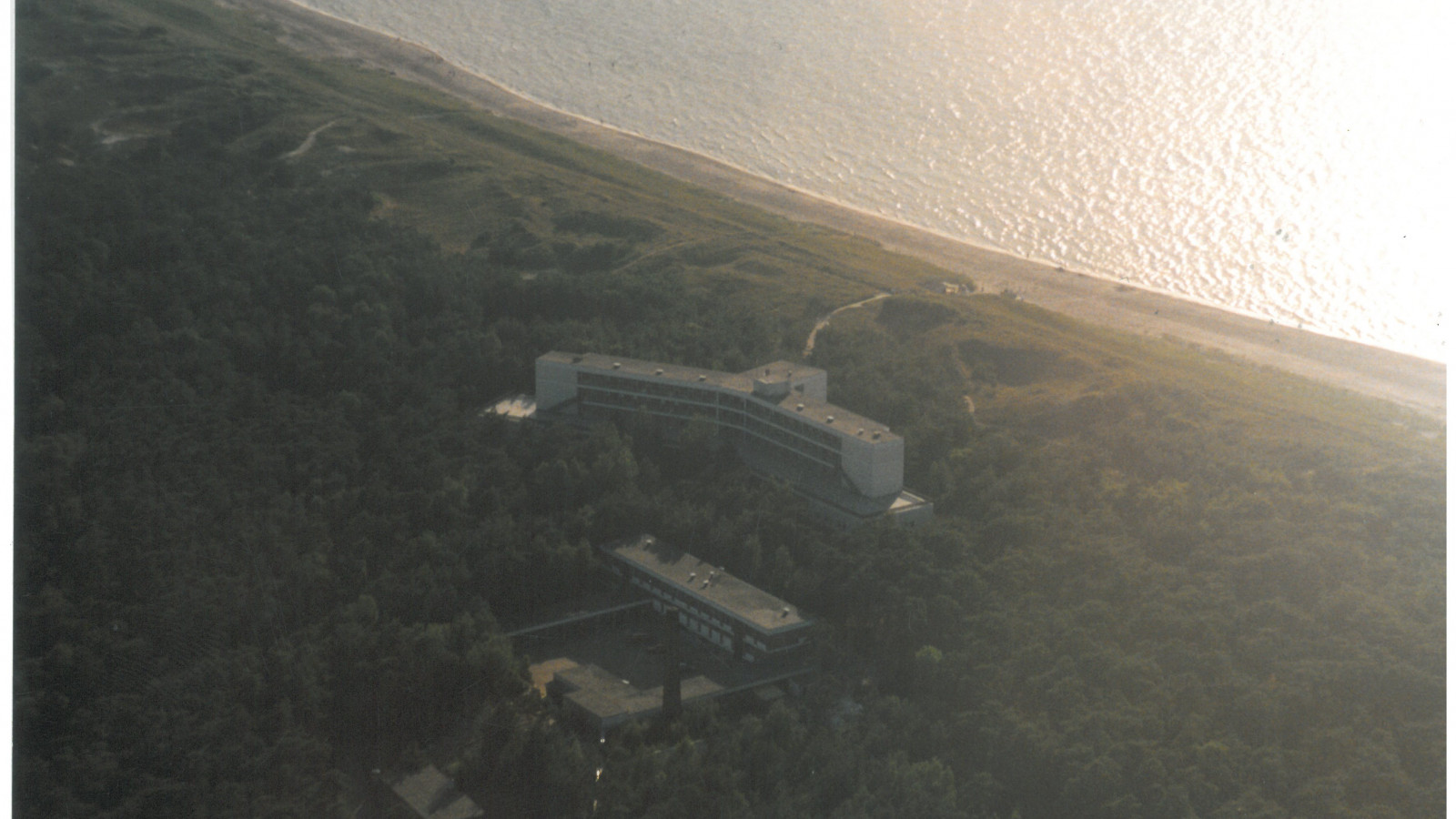 ehemaliges Luftbild des Strandhotel Fischlands