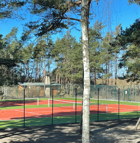 Outdoor-Tennisplätze im Strandhotel Fischland