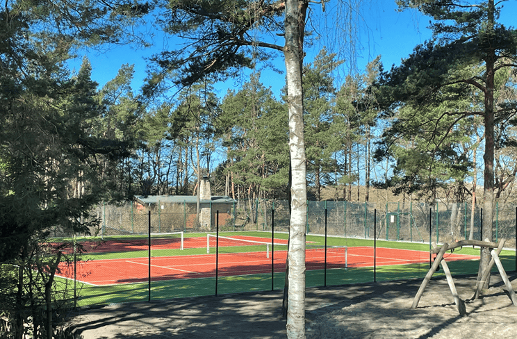 Outdoor-Tennisplätze im Strandhotel Fischland