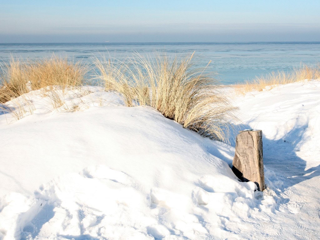 Düne und Ostsee beim Strandhotel Fischland