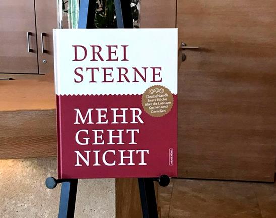 Buch "Drei Sterne mehr geht nicht" im Strandhotel Dünenmeer