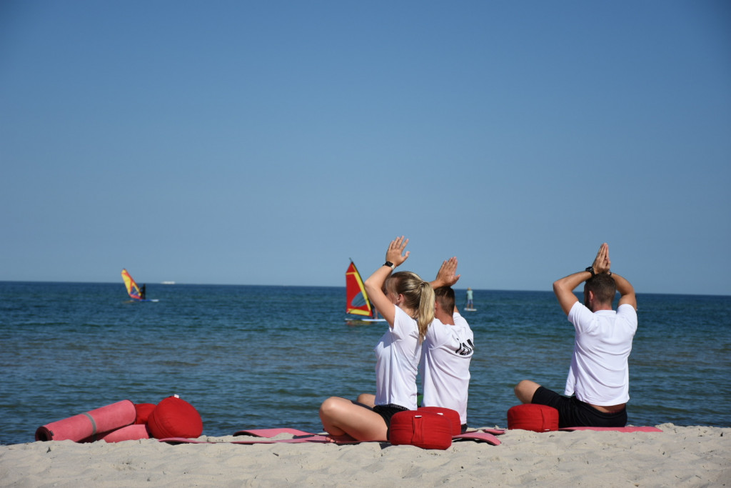 Yogakurs des Strandhotel Fischlands am Strand