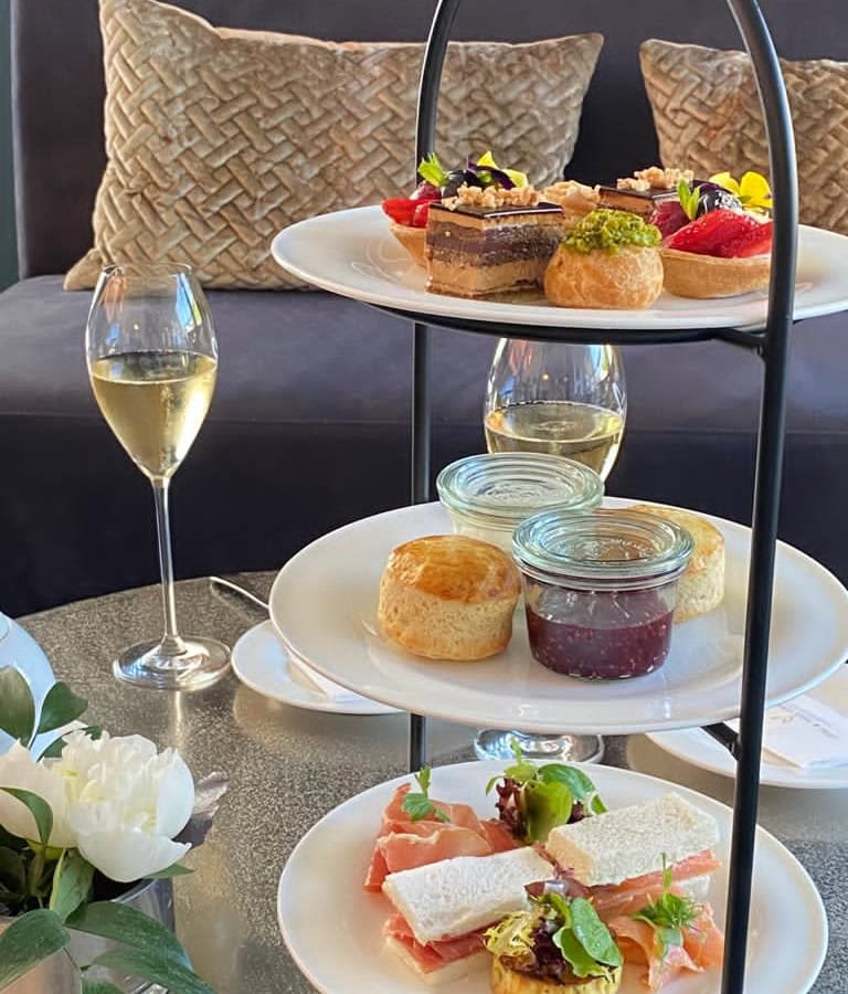 Etagere mit Kanapees im Strandhotel Fischland