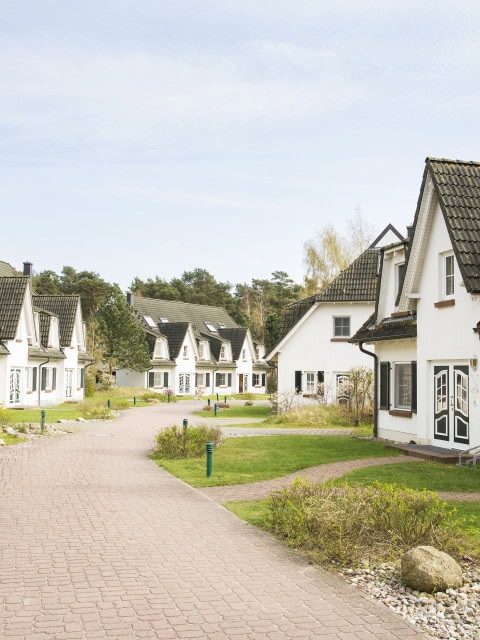 Ferienwohnungen im Hotelpark des Strandhotel Fischlands