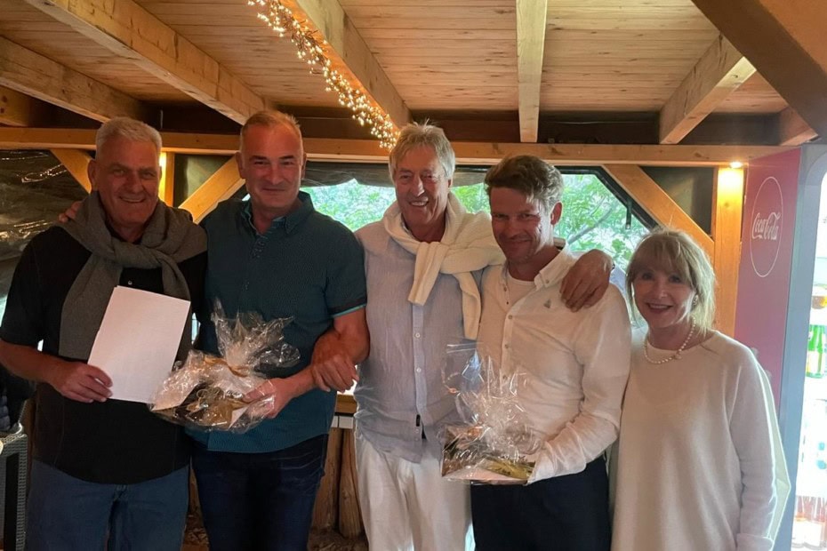 Fischland Golf Cup - Golfspieler bei der Siegerehrung in der Grillsenke im Strandhotel Fischland