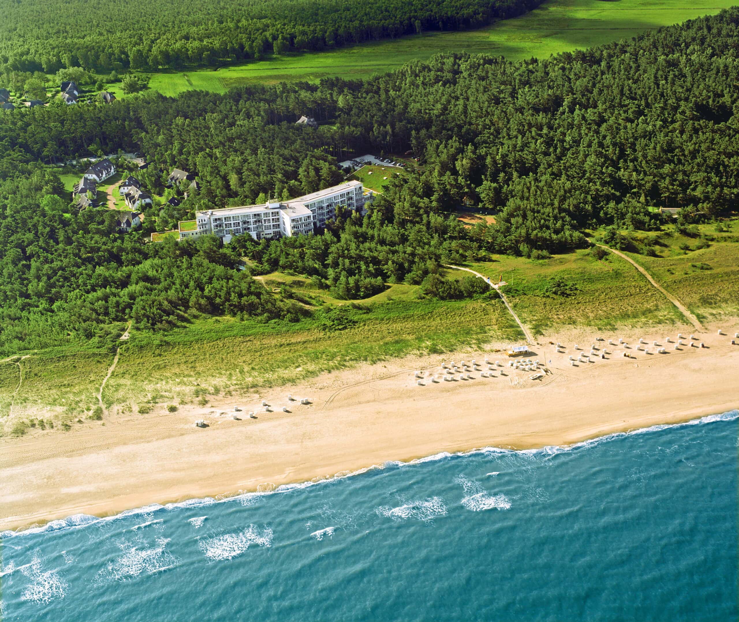 breiter Strand am Strandhotel Fischland