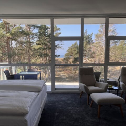 Doppelzimmer deluxe mit Meerblick mit Doppelbett im Strandhotel Fischland