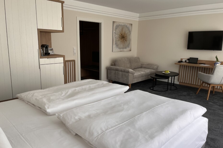 Doppelzimmer superior mit Doppelbett im Strandhotel Fischland